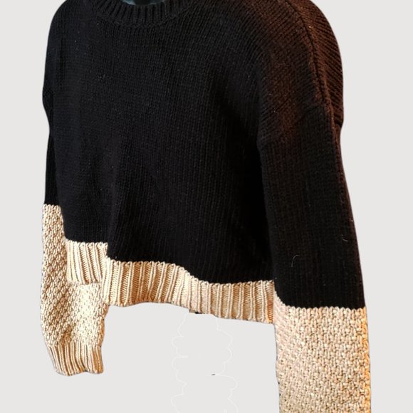 Crop Top Long Sleeve Knit Sweater New Without Tags Or Brand Tag - Picture 4 of 10